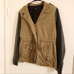 Cargo jacket with leather sleeves